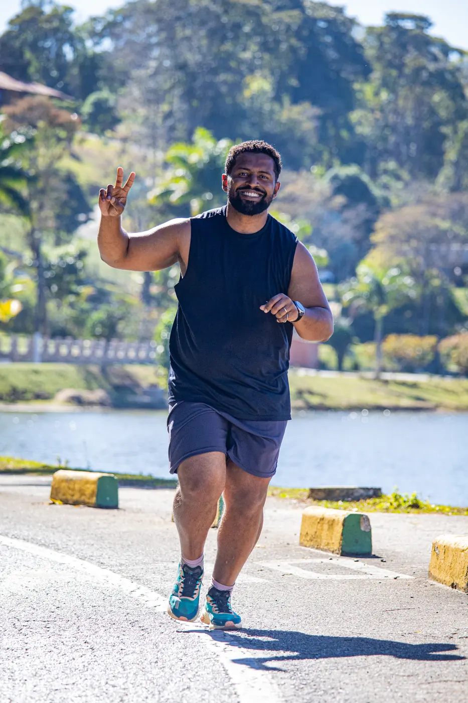 Atleta sorrindo durante a corrida do Desafio Force